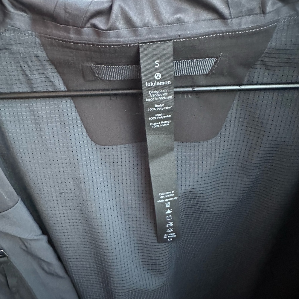 Lululemon Outpour Shell Jacket - Picture 2 of 11